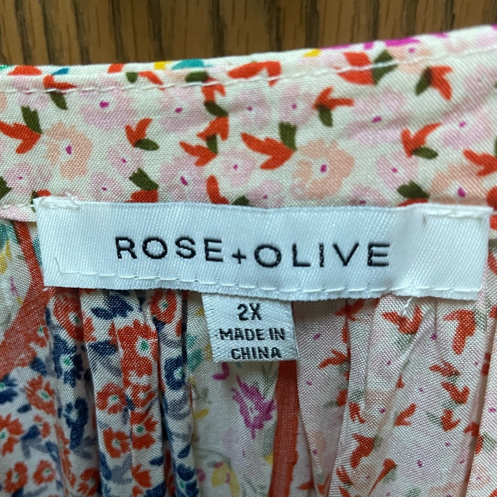Rose & Olive Multicolor Floral Top - Picture 2 of 3